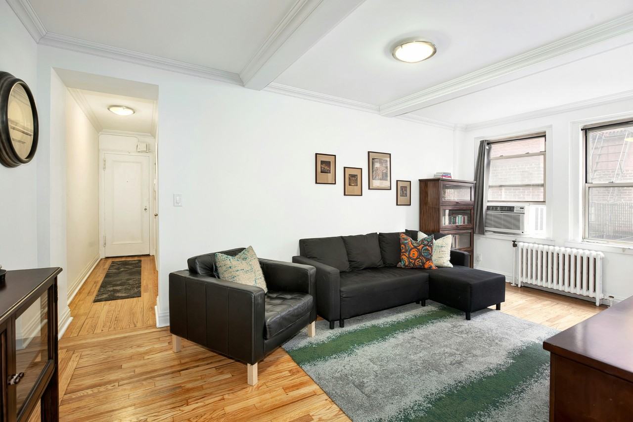 Listing photo 1 of 5