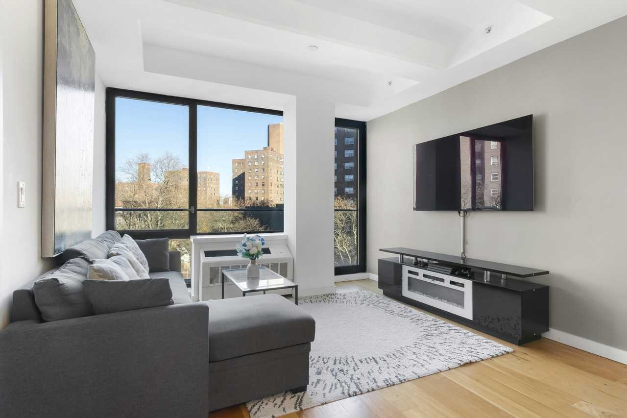 Listing photo 1 of 5