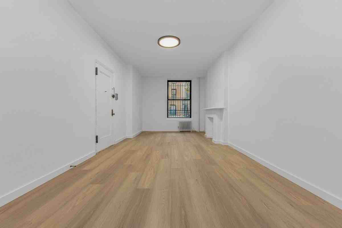 Listing photo 1 of 5