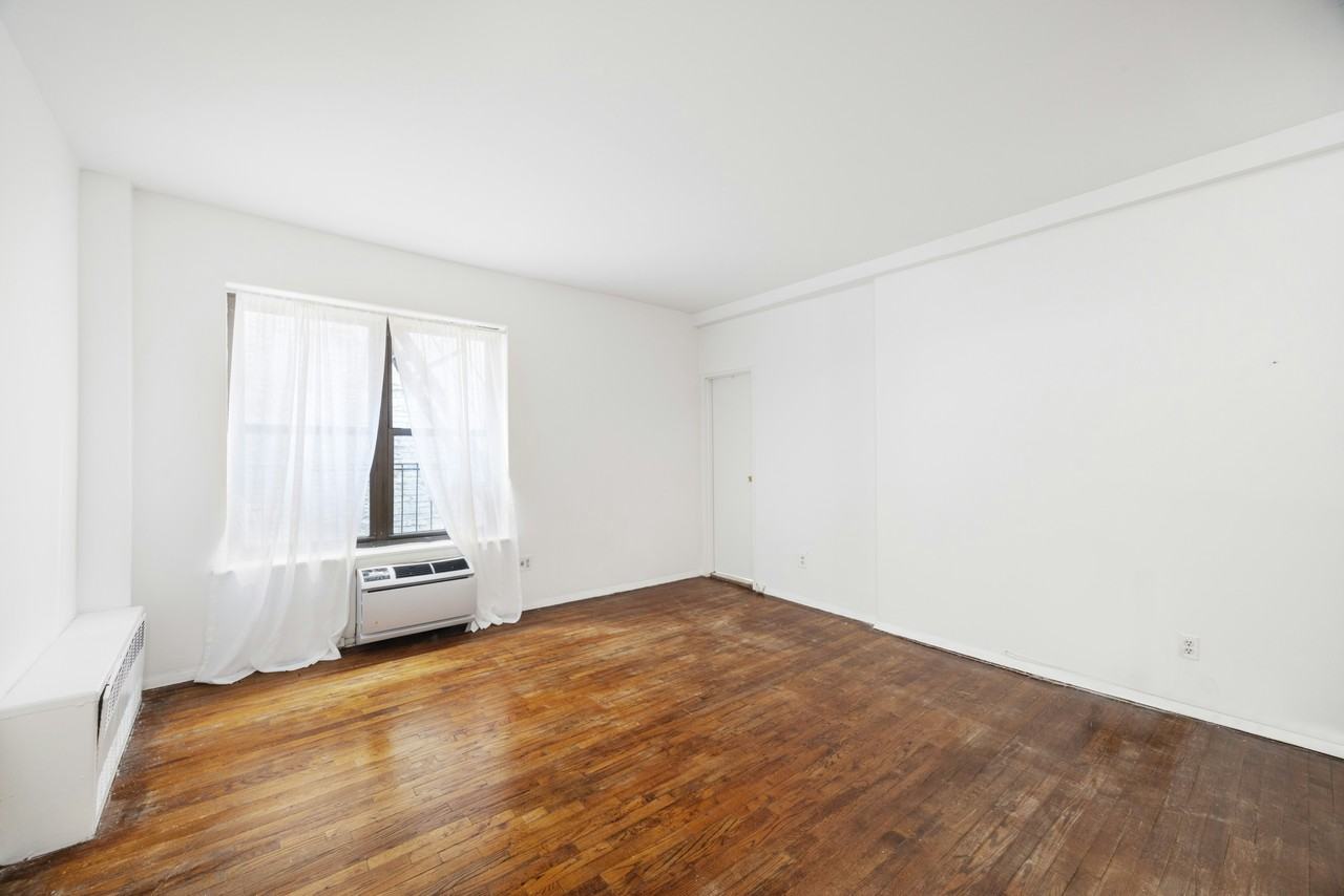 Listing photo 1 of 5