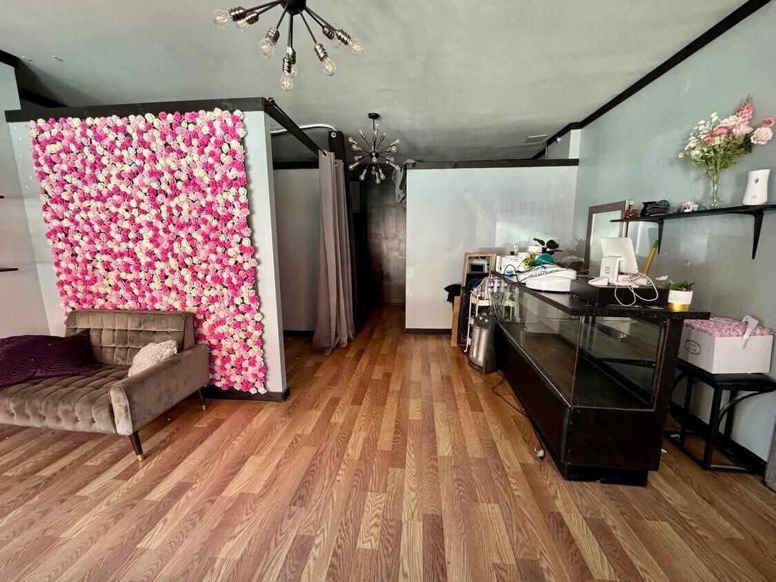 Listing photo 1 of 5