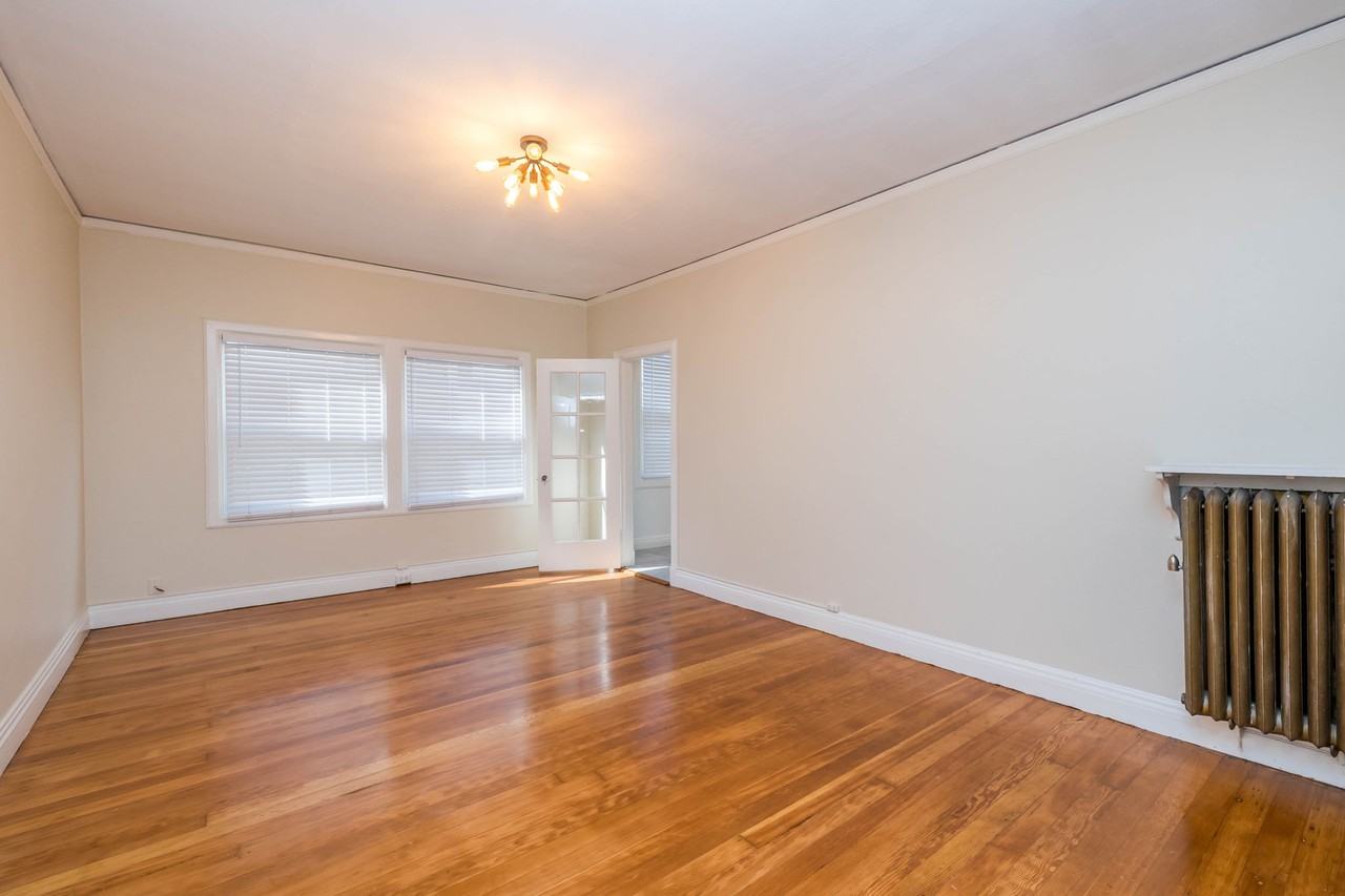 Listing photo 1 of 5