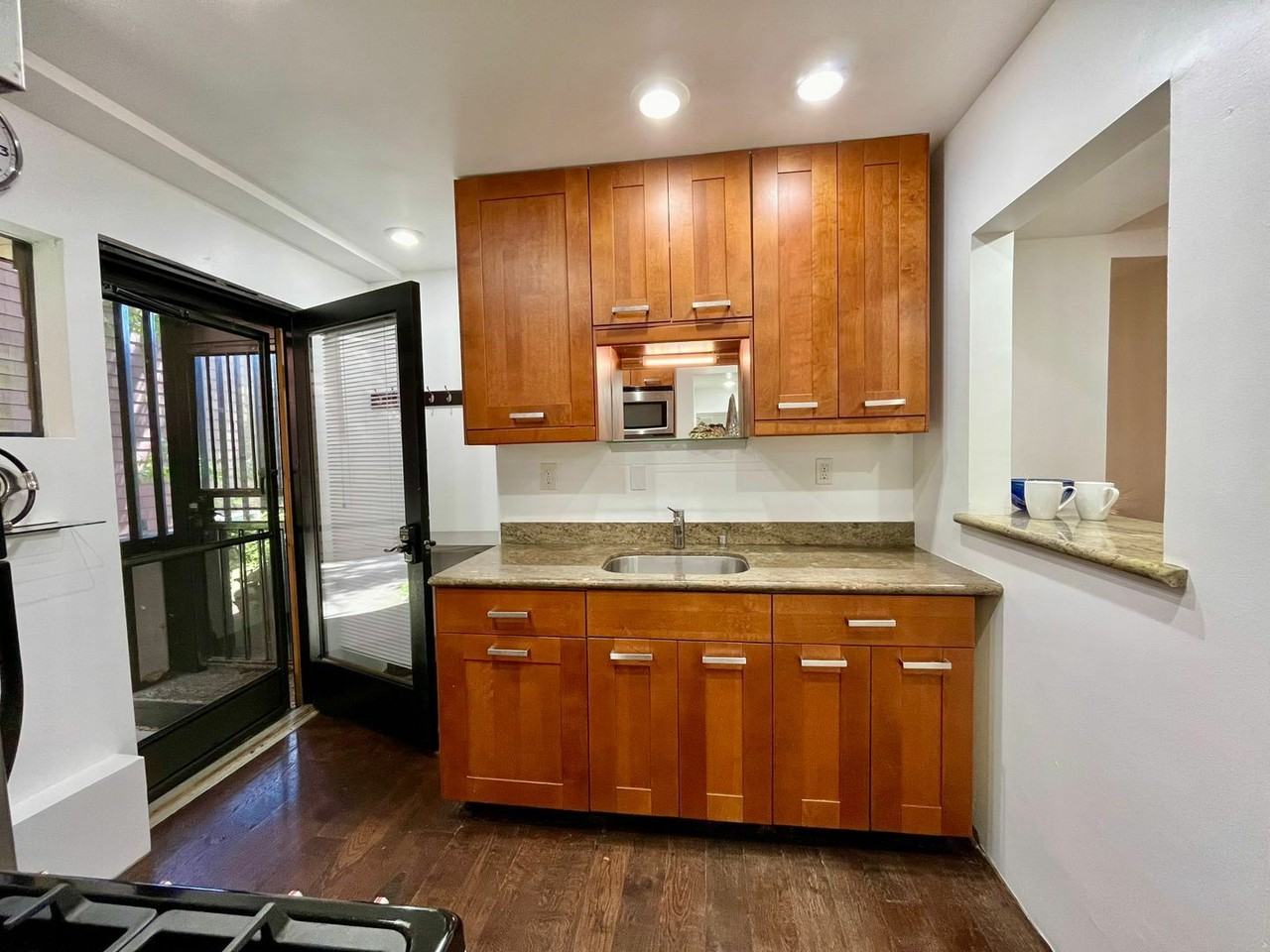 Listing photo 1 of 5