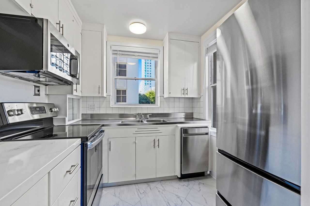 Listing photo 1 of 5