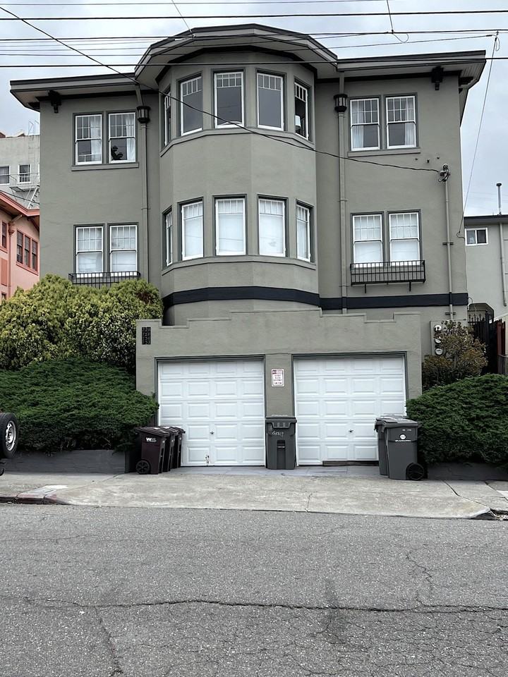 Listing photo 1 of 5