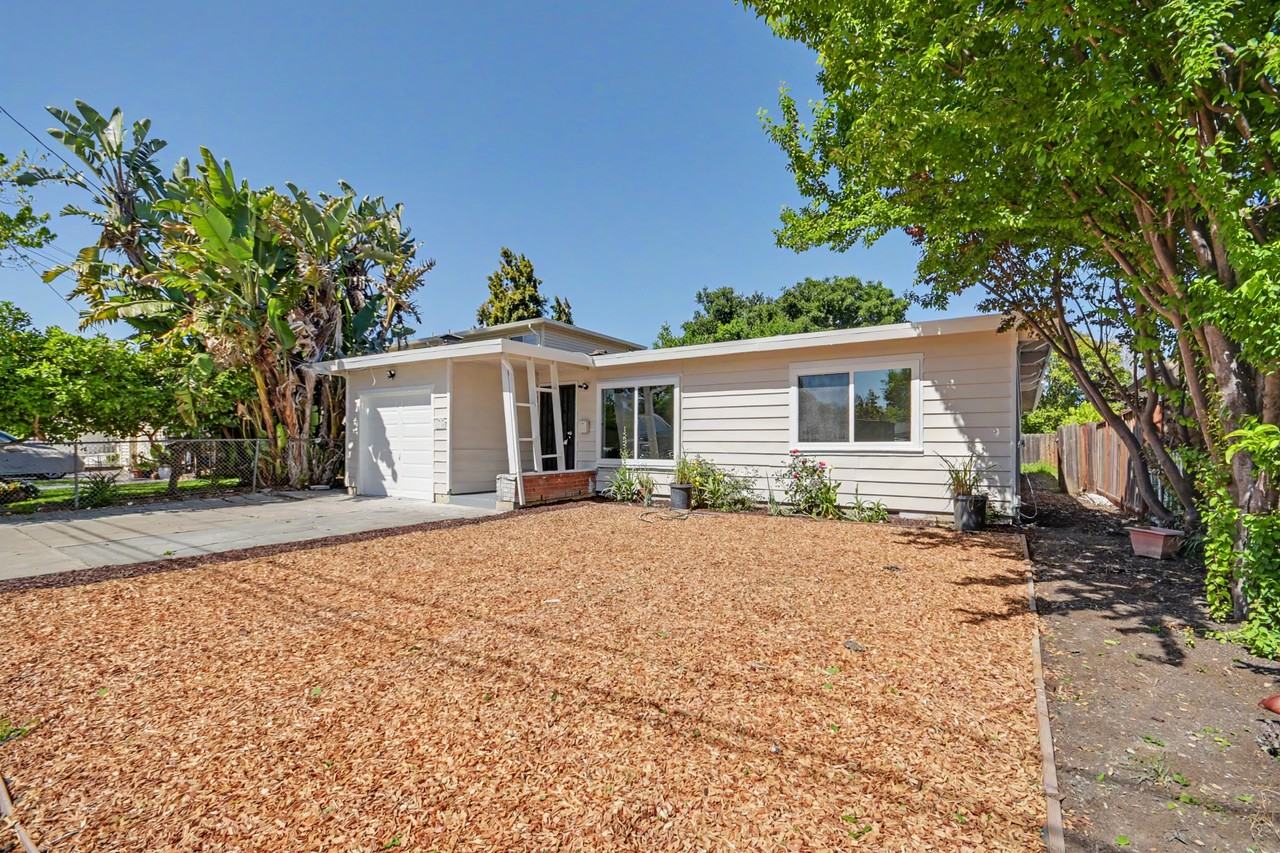 Listing photo 1 of 5