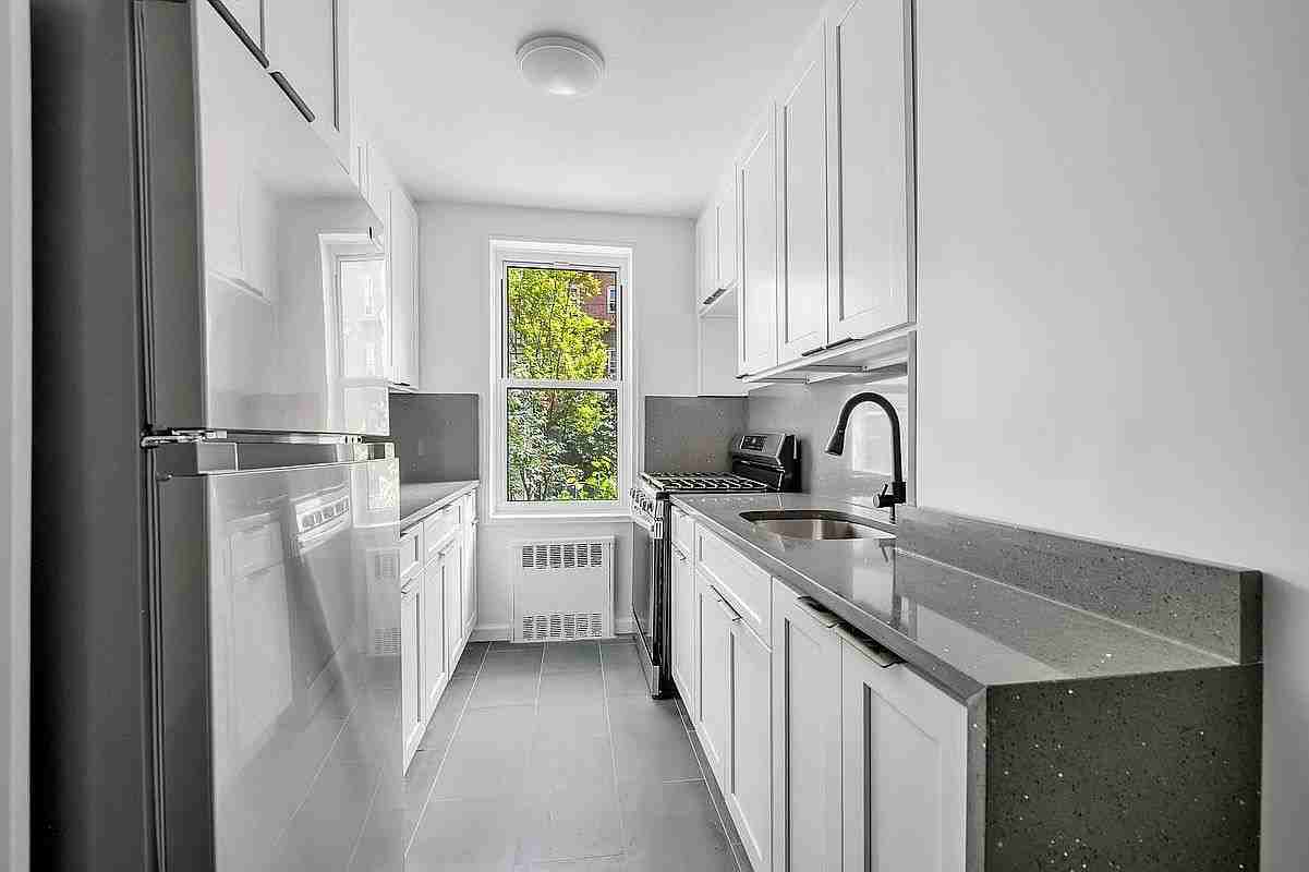 Listing photo 1 of 5