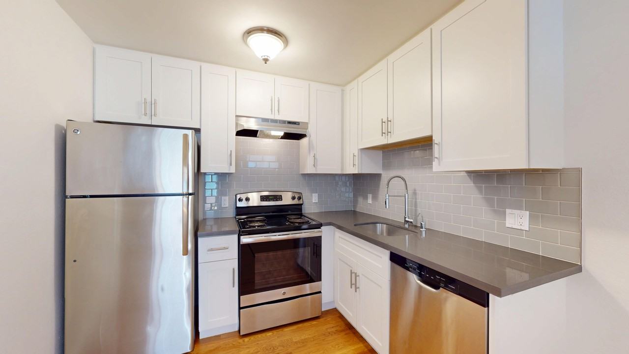 Listing photo 1 of 5