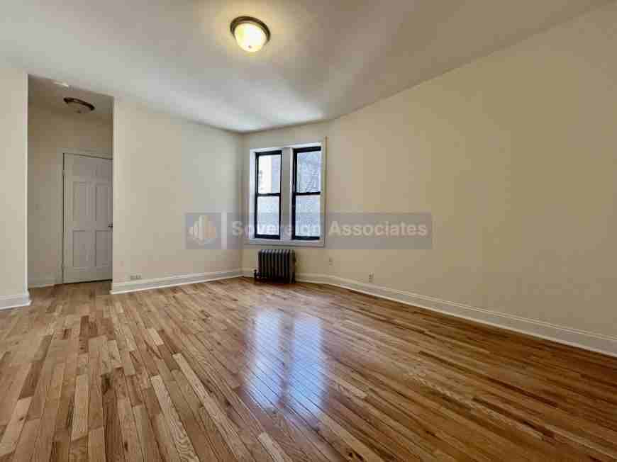 Listing photo 1 of 5