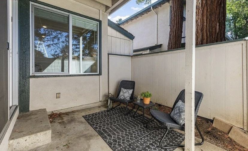 Listing photo 1 of 5