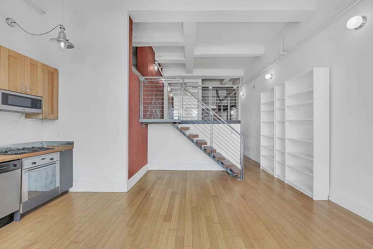 Listing photo 1 of 5