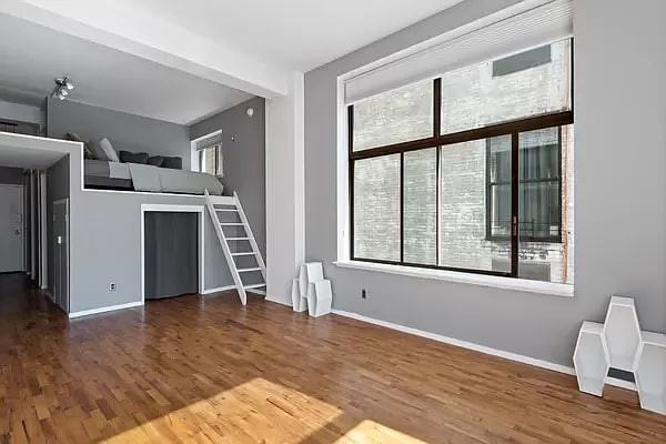 Listing photo 1 of 5