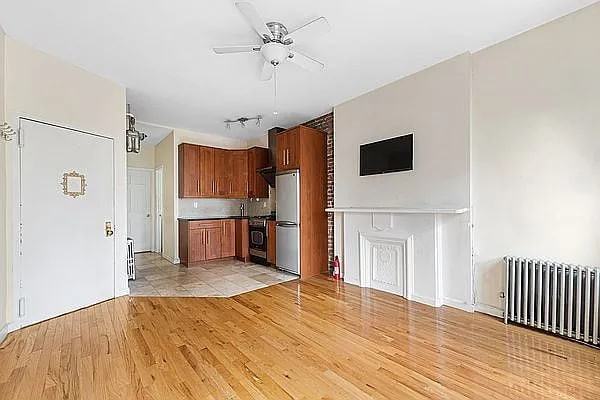 Listing photo 1 of 5