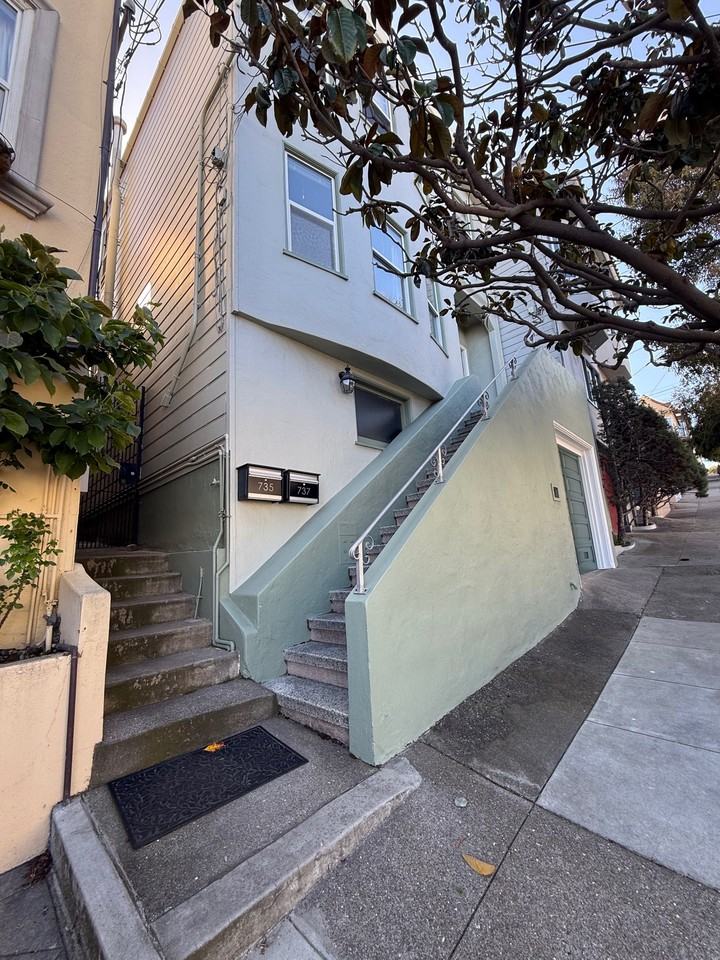Listing photo 1 of 5