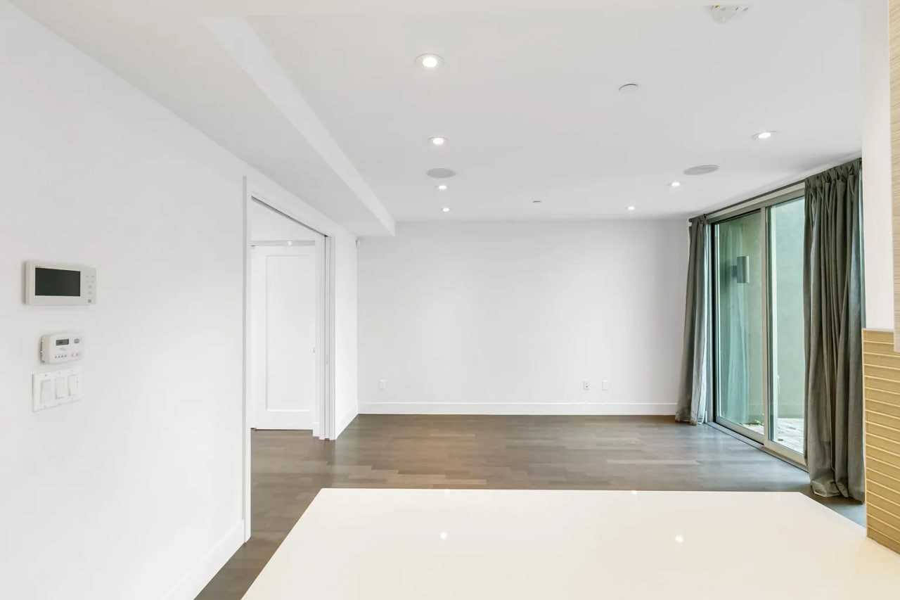 Listing photo 1 of 5