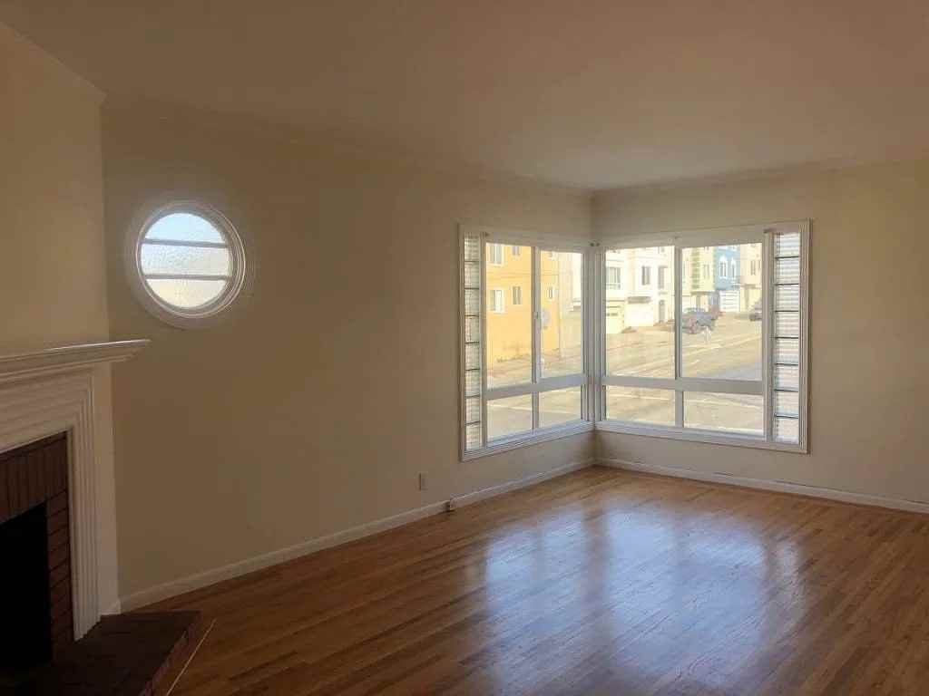 Listing photo 1 of 5