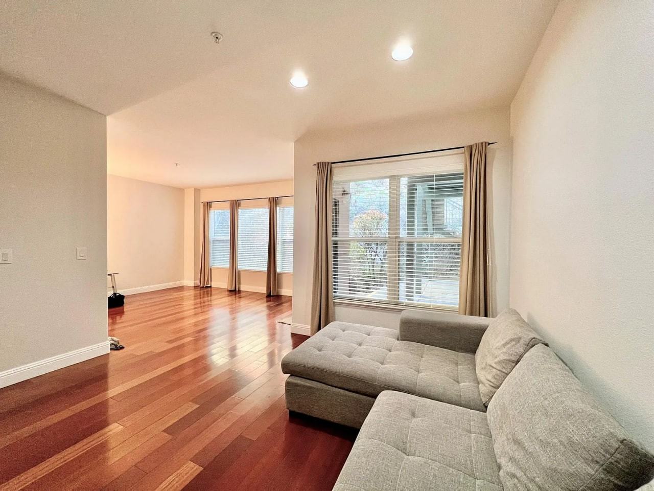 Listing photo 1 of 5