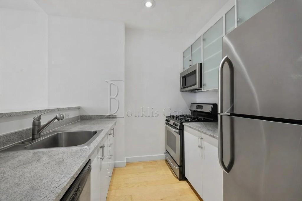 Listing photo 1 of 4