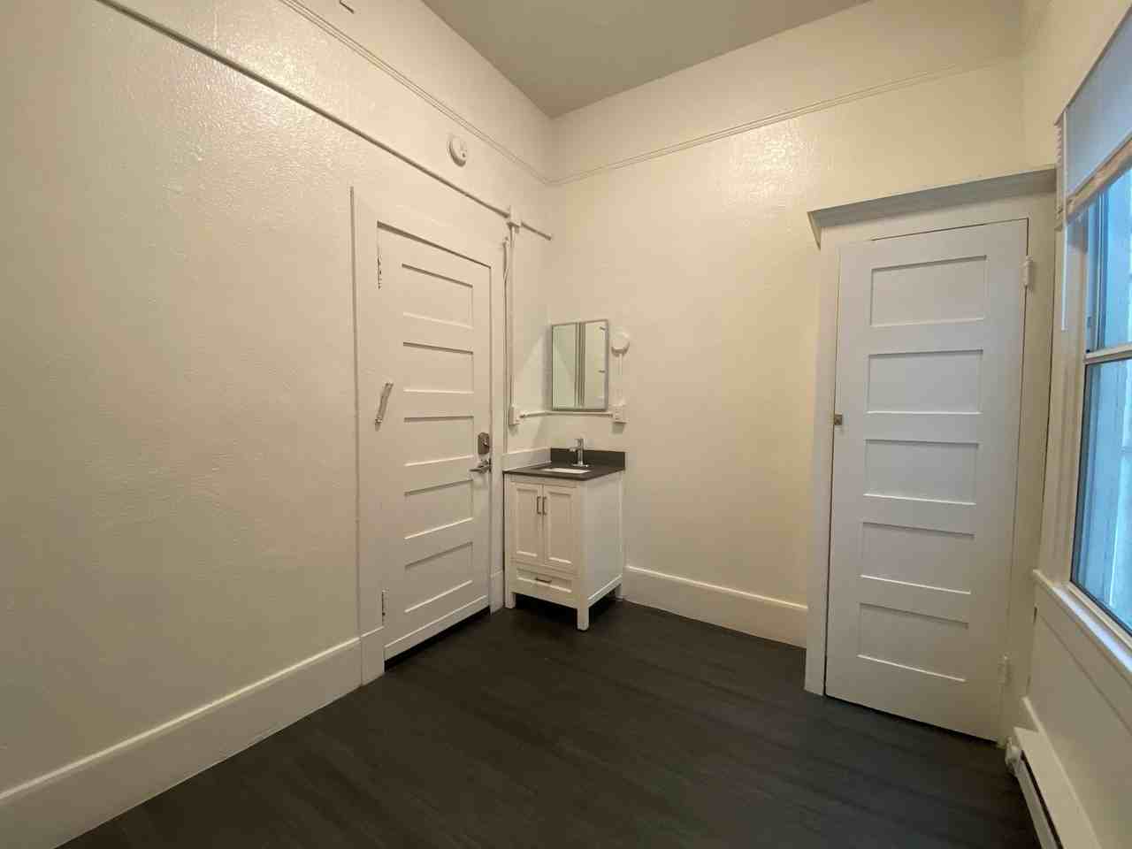Listing photo 1 of 5