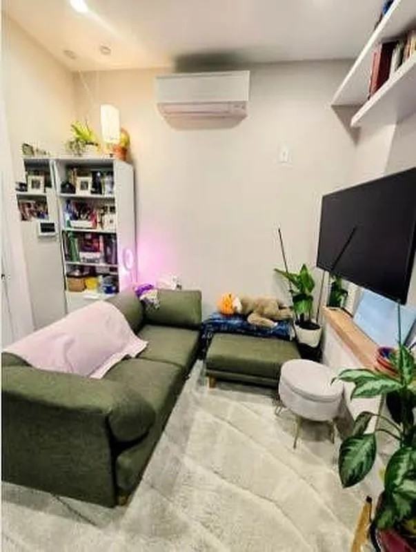 Listing photo 1 of 5