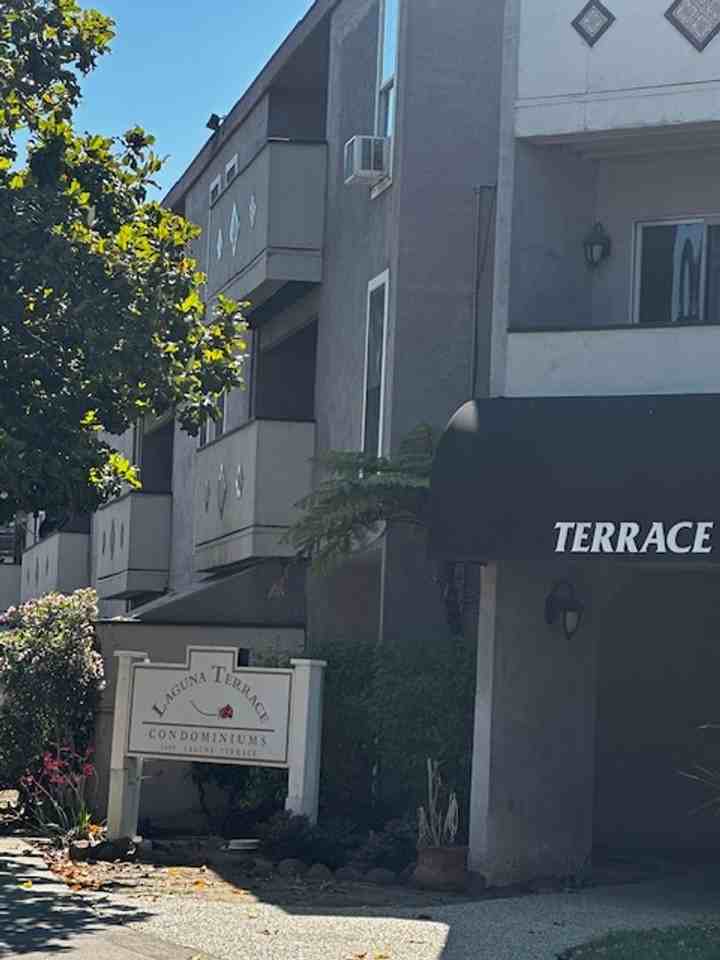 Listing photo 1 of 5