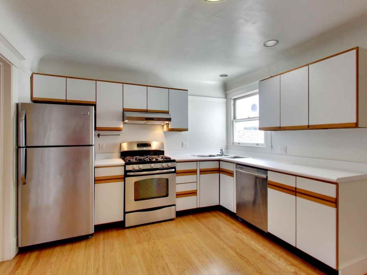 Listing photo 1 of 5