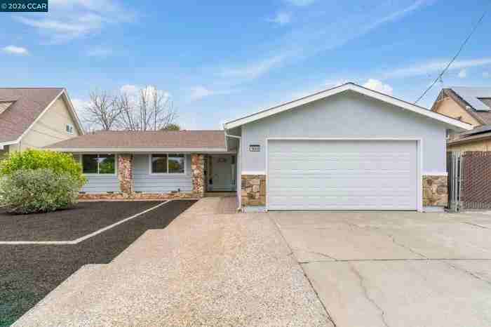 Listing photo 1 of 5