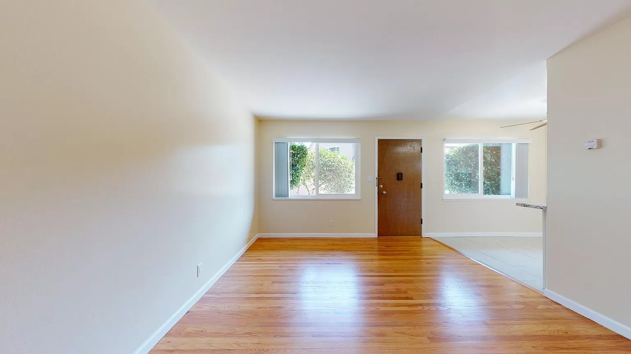 Listing photo 1 of 5