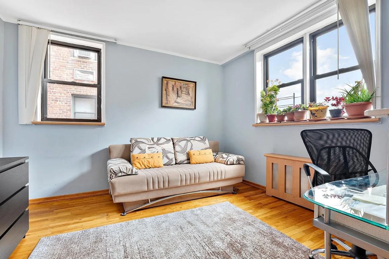 Listing photo 1 of 5