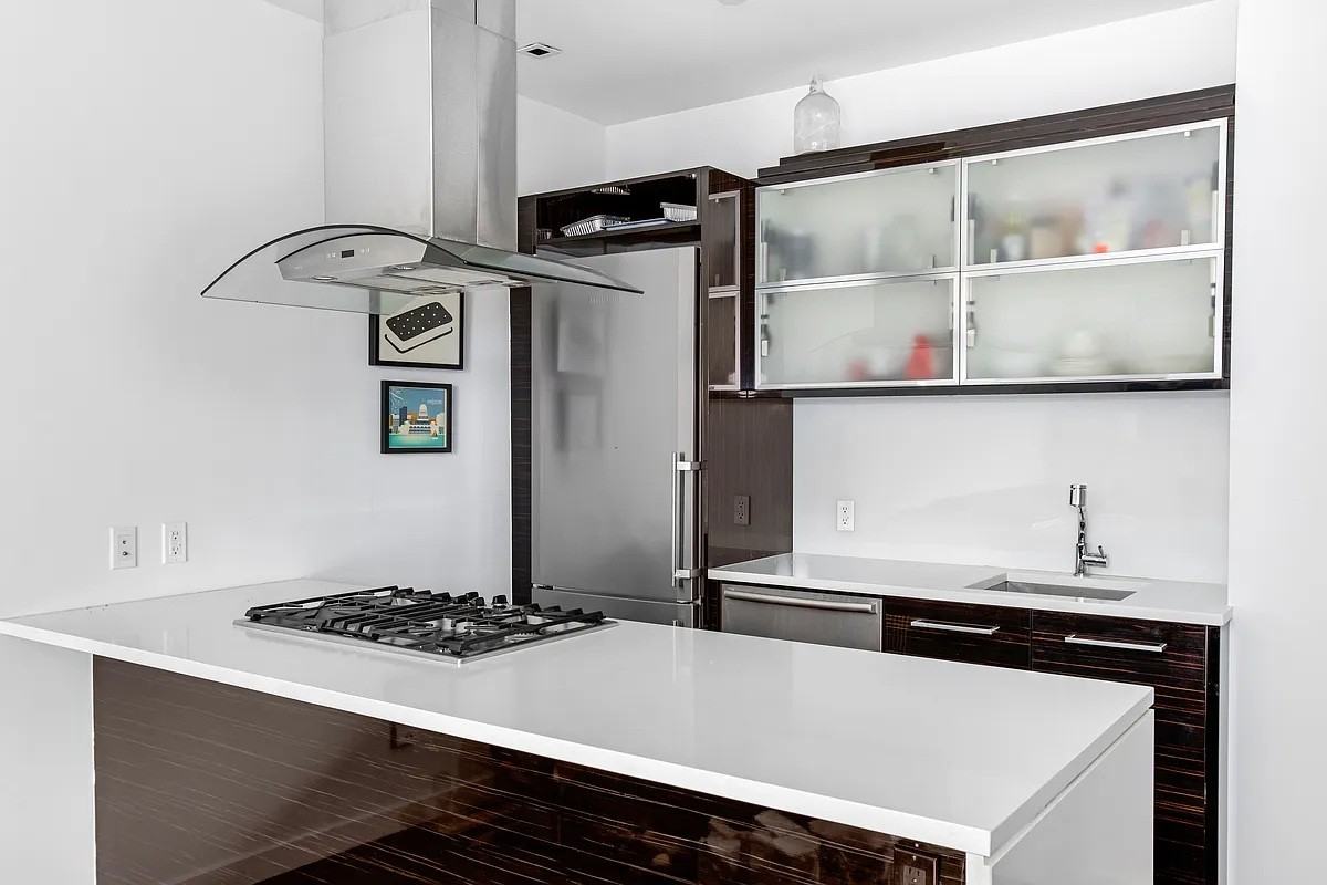 Listing photo 1 of 5