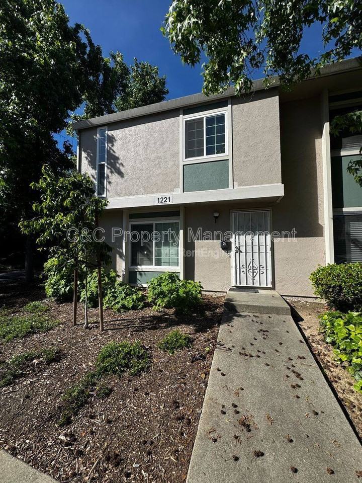 Listing photo 1 of 5