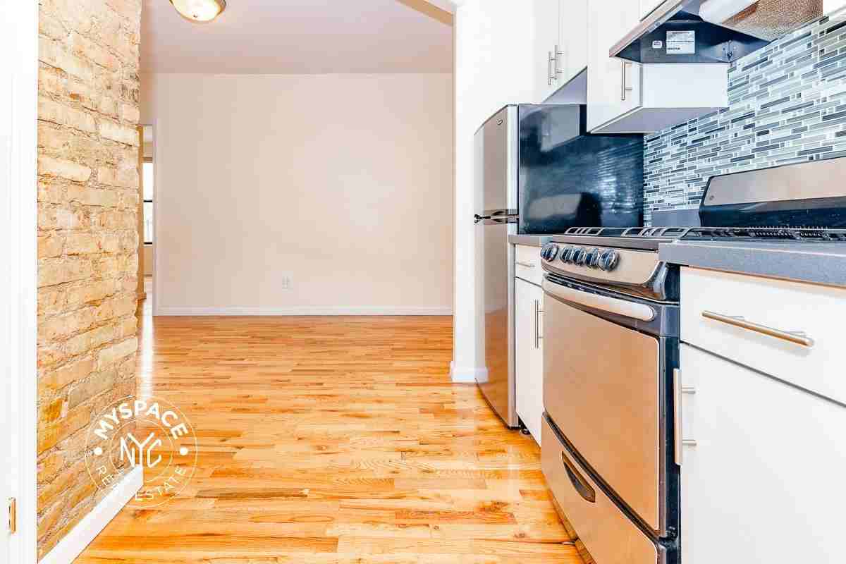 Listing photo 1 of 5