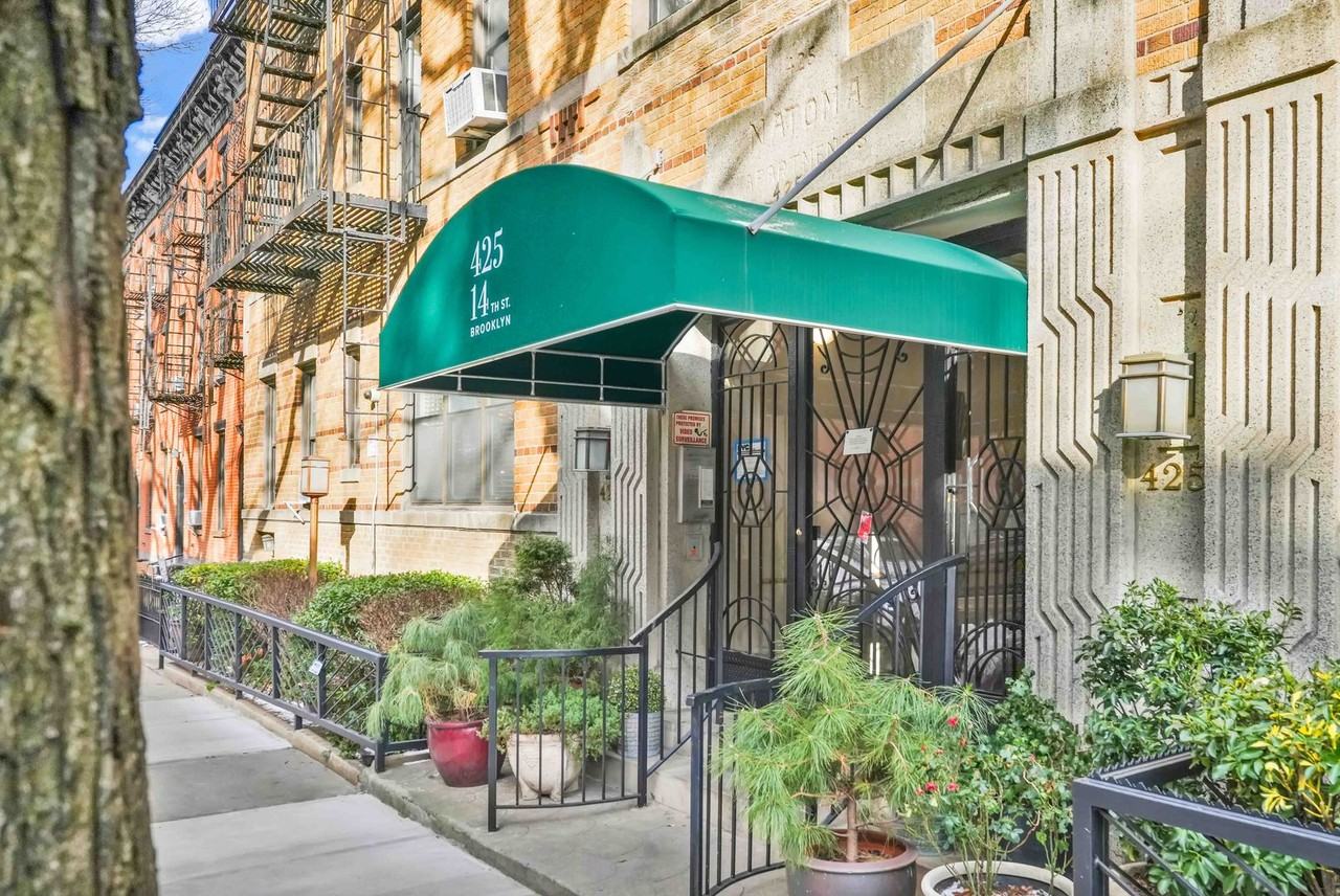 Listing photo 1 of 5