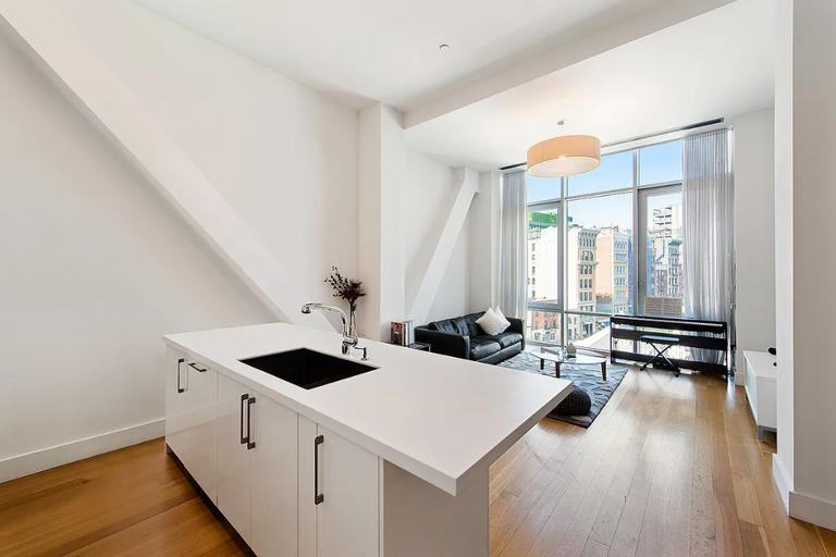 Listing photo 1 of 5