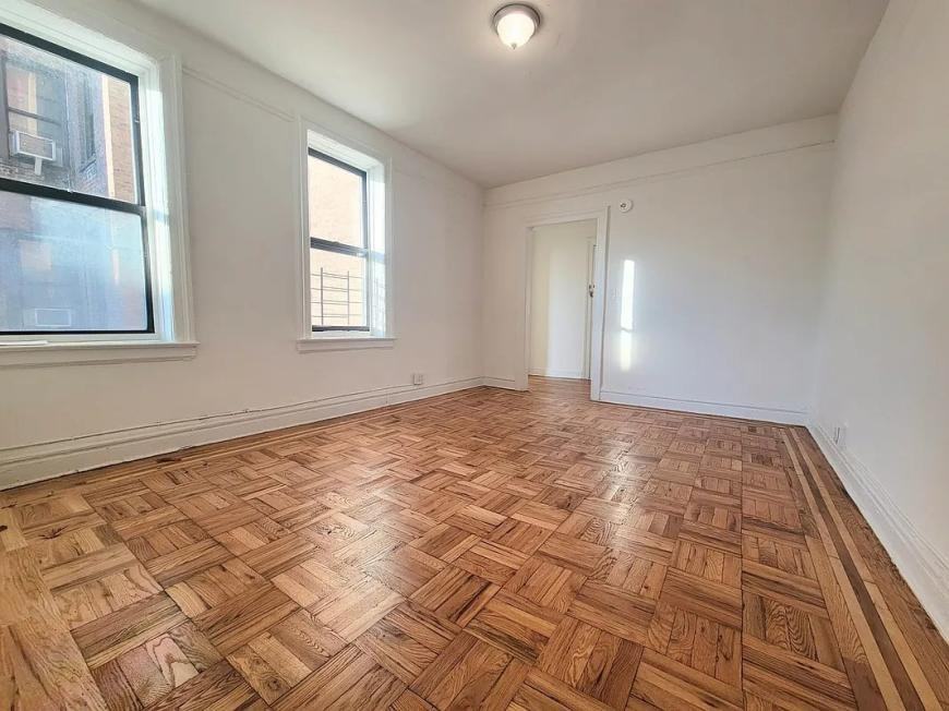 Listing photo 1 of 4