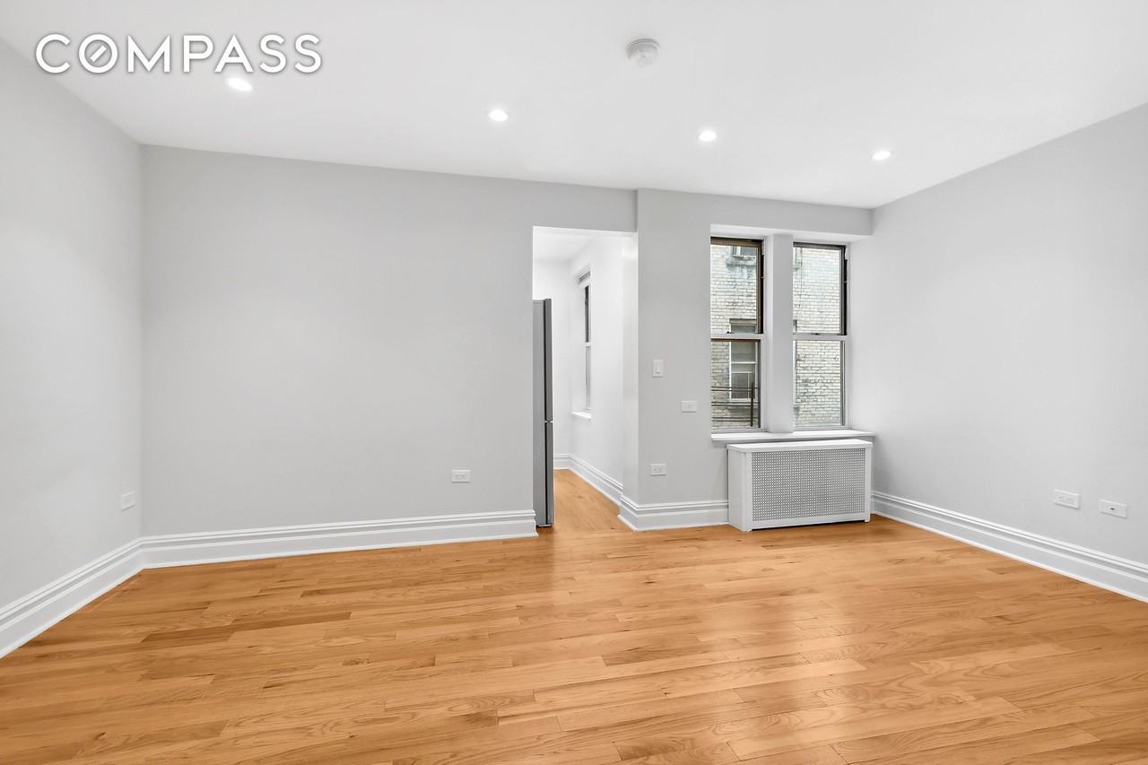 Listing photo 1 of 5