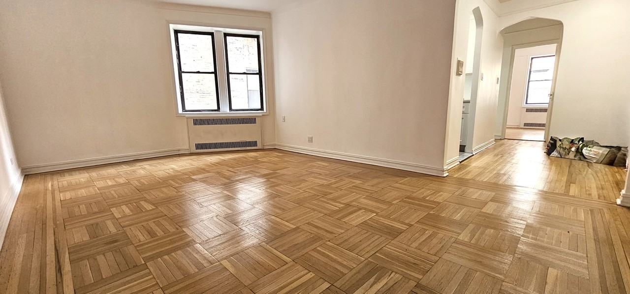 Listing photo 1 of 5