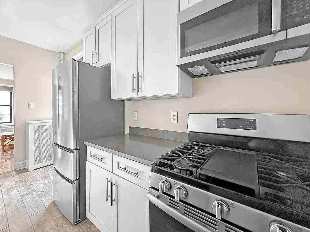 Listing photo 1 of 5