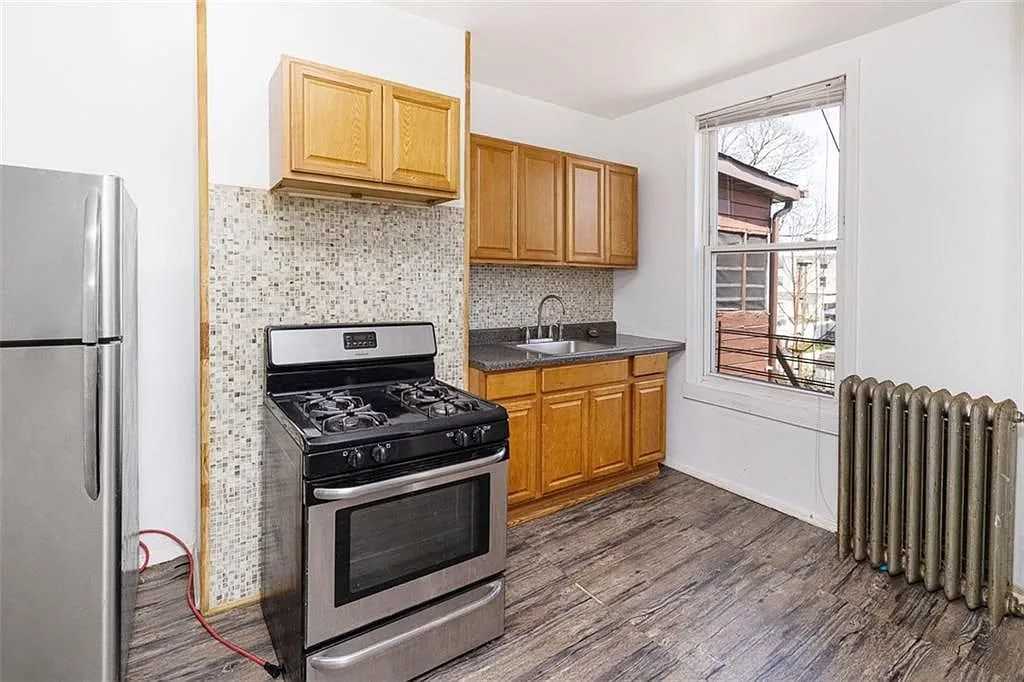 Listing photo 1 of 5