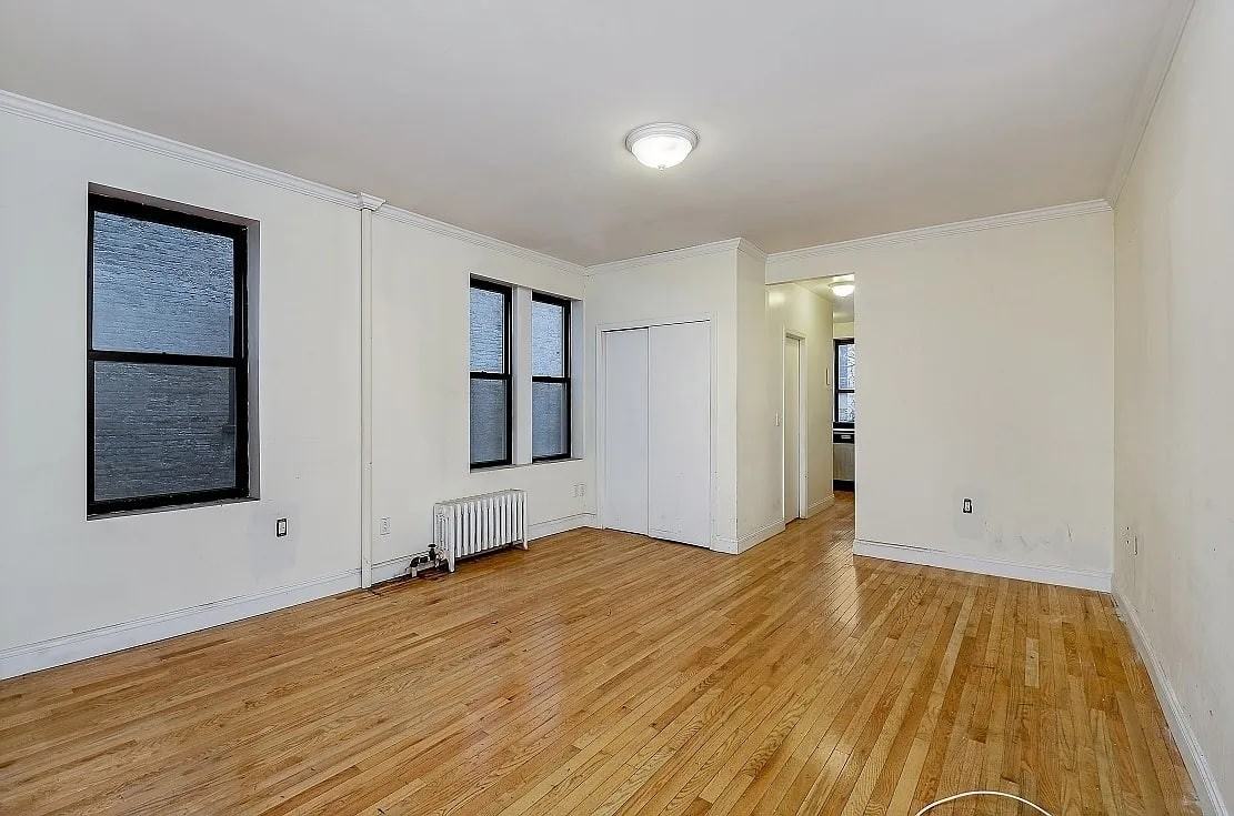 Listing photo 1 of 4