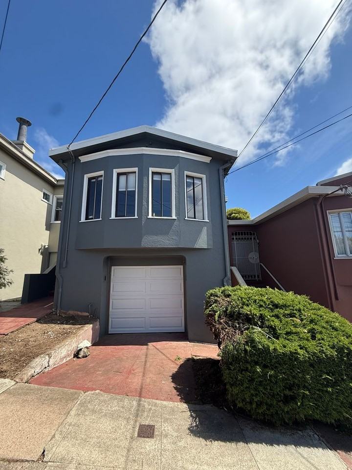 Listing photo 1 of 5