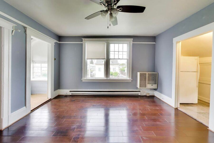 Listing photo 1 of 5