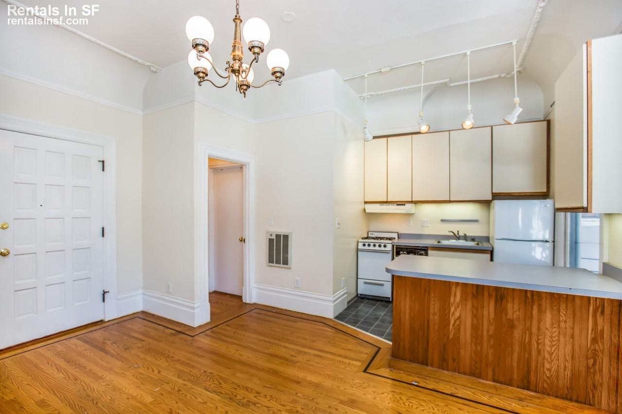 Listing photo 1 of 5