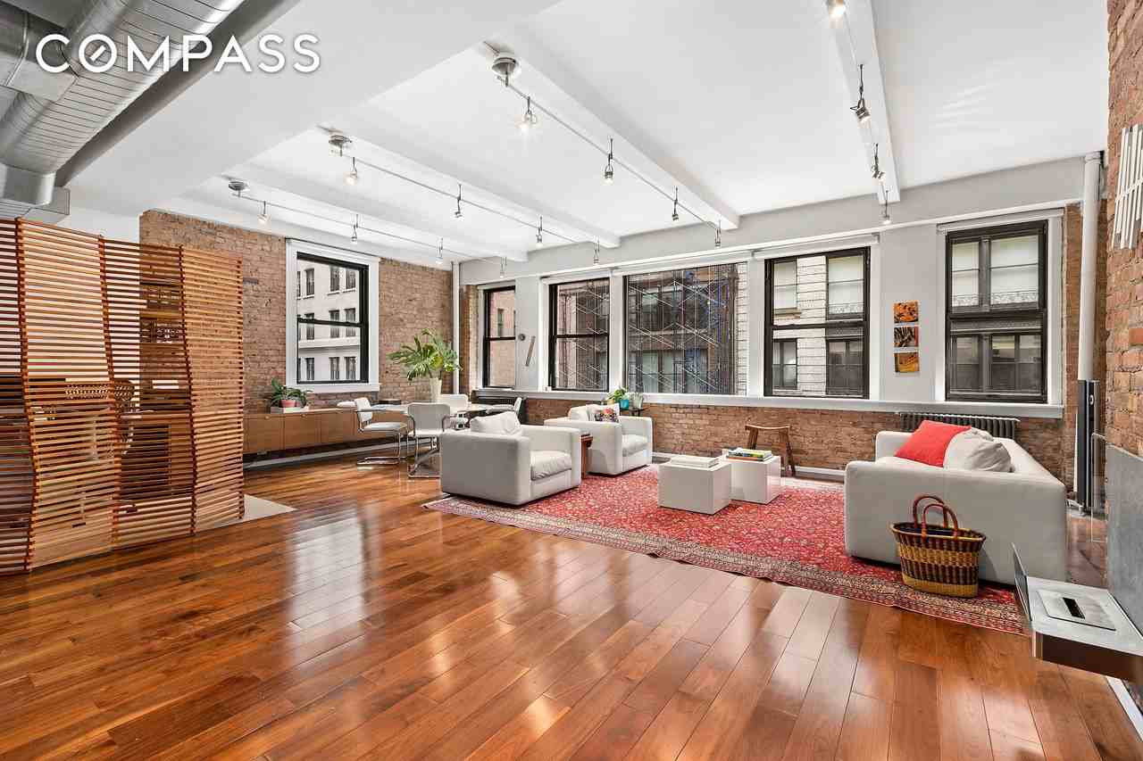 Listing photo 1 of 5