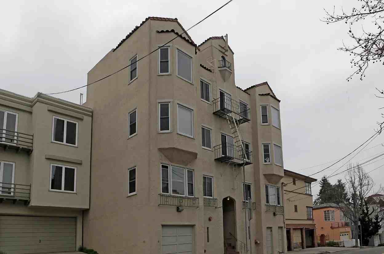 Listing photo 1 of 5