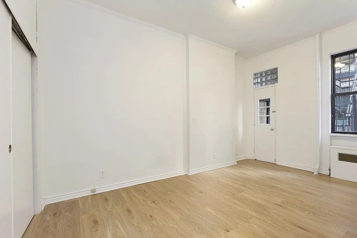 Listing photo 1 of 5
