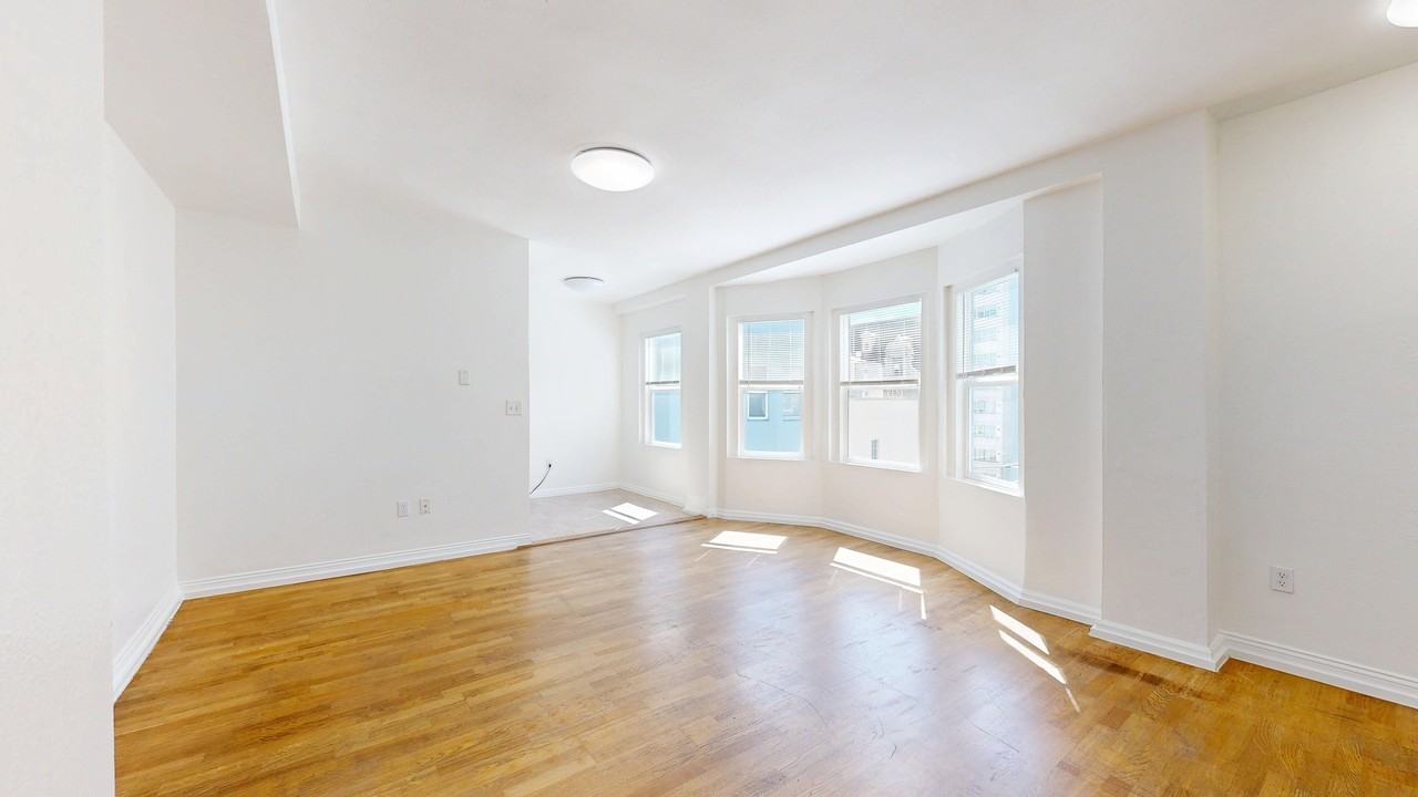 Listing photo 1 of 5