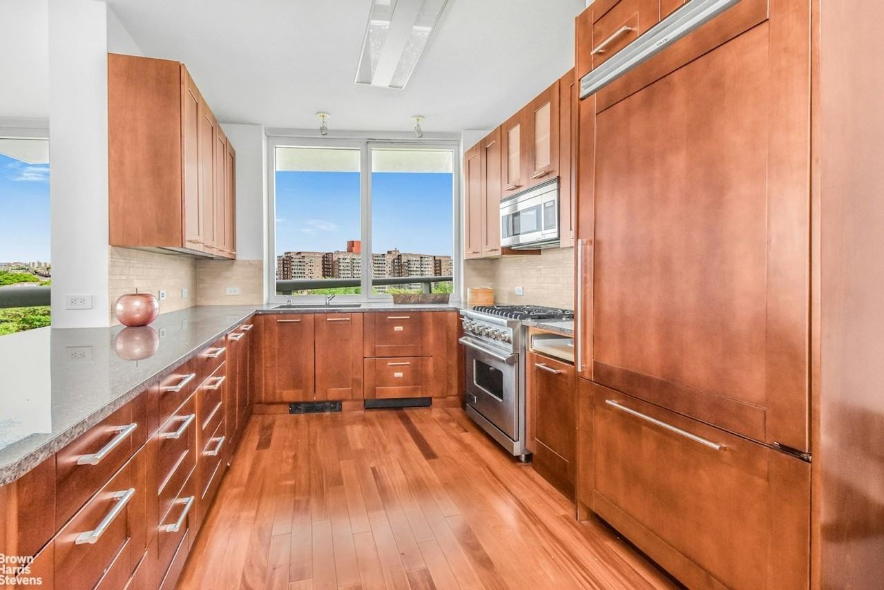 Listing photo 1 of 5