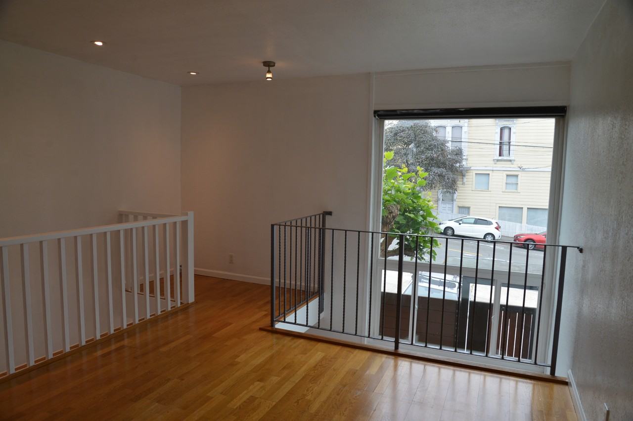 Listing photo 1 of 5