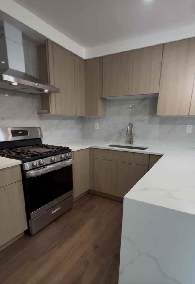 Listing photo 1 of 5